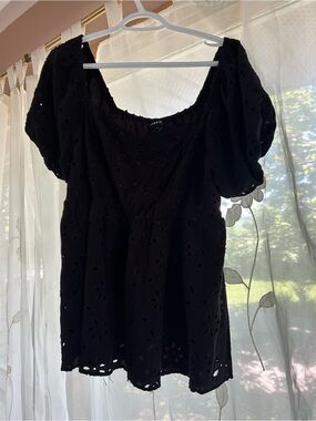 Womens - Black Eyelet Blouse with Lace Trim - Torrid - Size 1